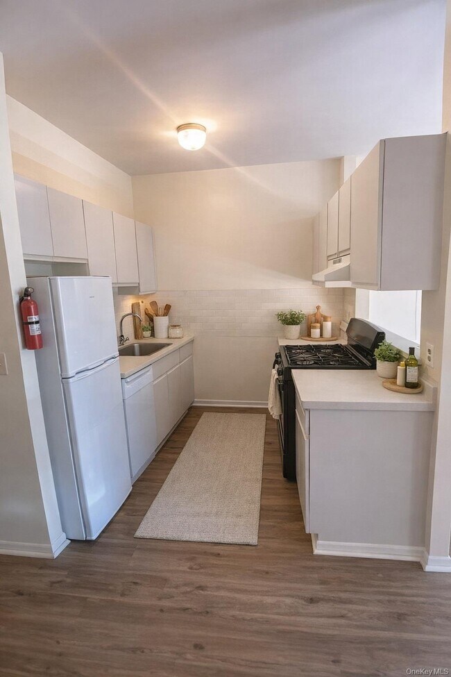 Building Photo - 39 Church St