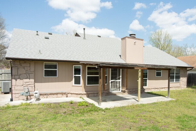 Building Photo - 2842 115th St