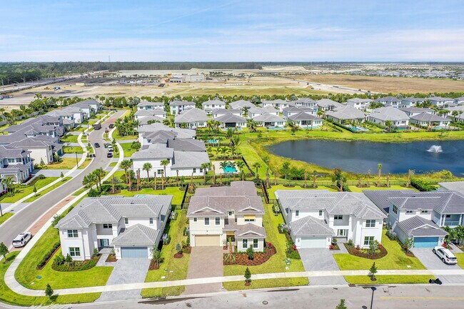 Building Photo - 9341 Crestview Cir