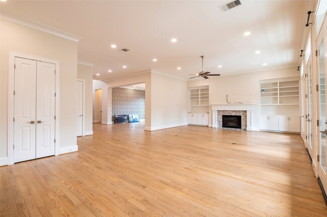 Building Photo - 1507 Martin St