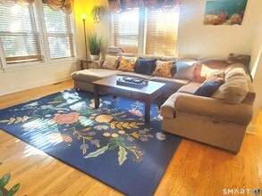 Building Photo - 1093 Shippan Ave