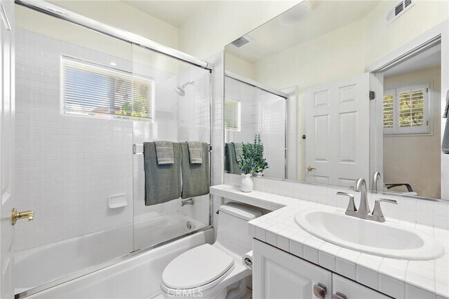Building Photo - 48 Downfield Way