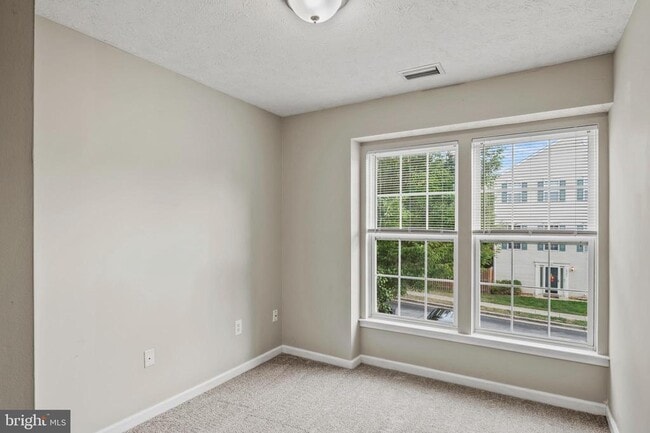 Building Photo - 8755 Thornbrook Dr