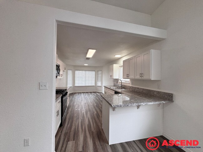 Building Photo - Beautiful 4 Bedroom Home In Rosedale!