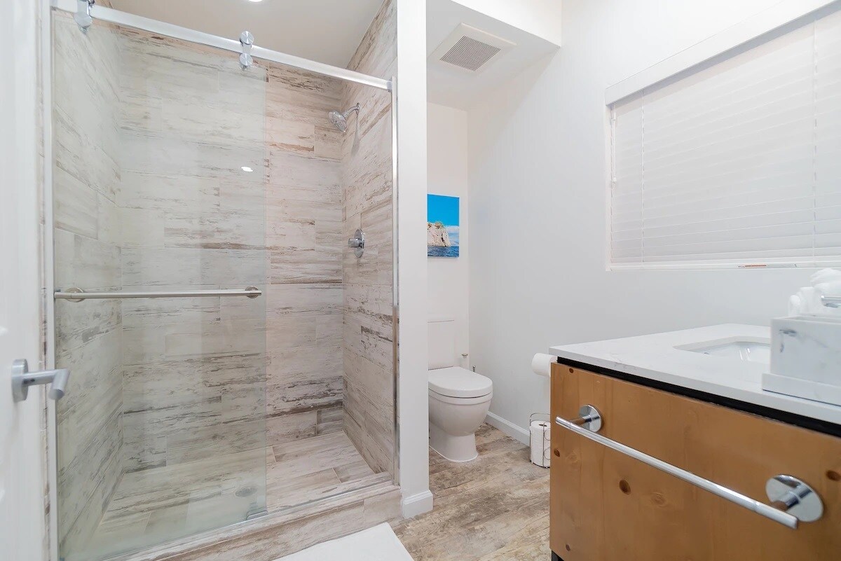 Master bath - 616 Claremore Dr