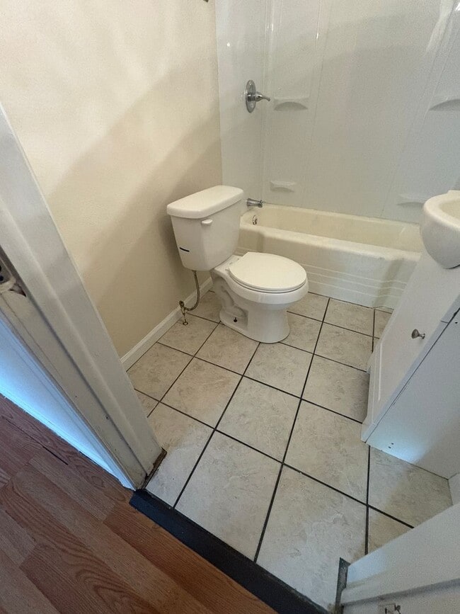 Building Photo - Etowah 37331 - Now available, 1-bedroom, 1-bath apartment conveniently located in Etowah! - Conta...