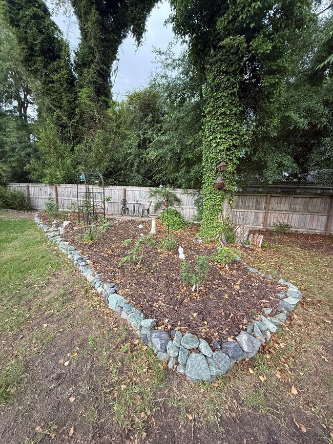 Building Photo - 4 Bedroom house minutes from Haymont!