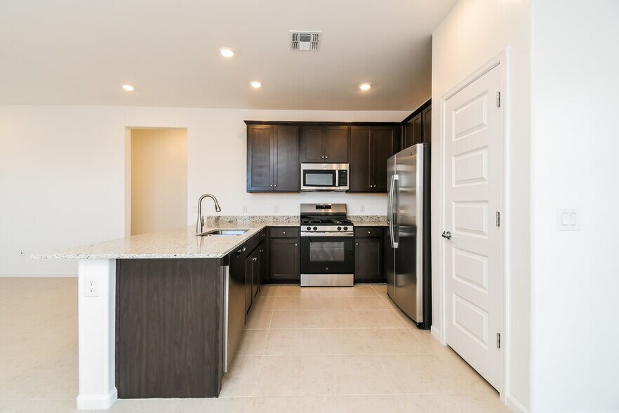 Building Photo - 10410 W Beaman Ln