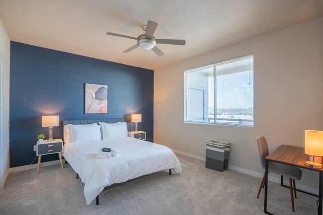 Building Photo - 1890 S Country Club Way