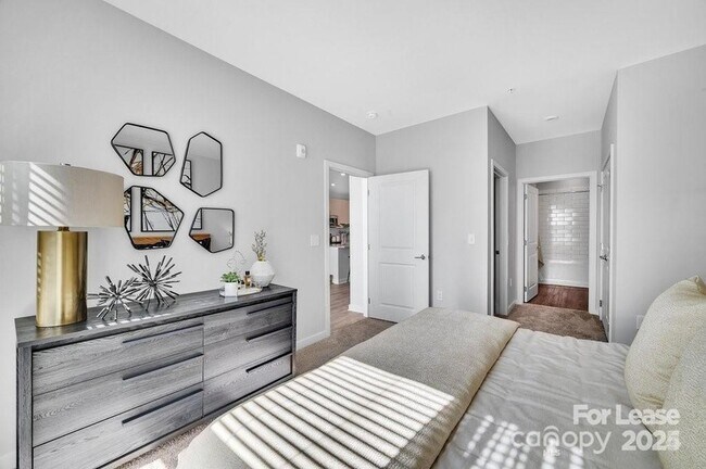 Building Photo - 2020 W Morehead St