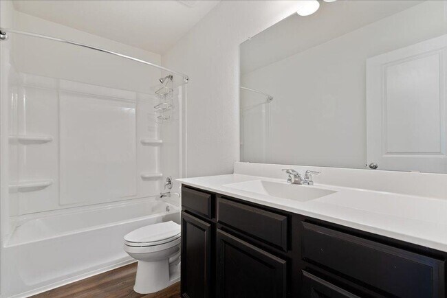 Building Photo - 516 Peony Ct