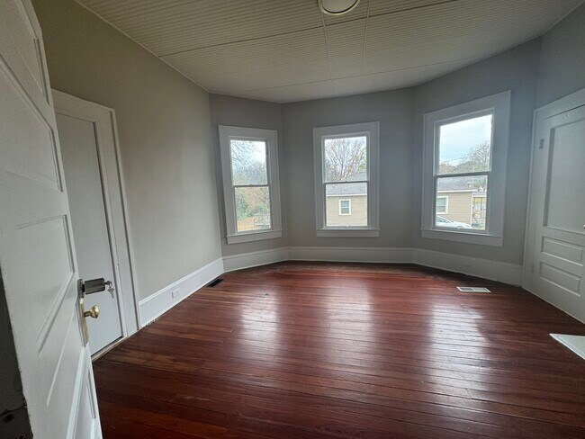 Building Photo - 363 Ebenezer Ave