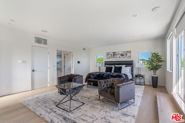 Building Photo - 2189 Summitridge Dr