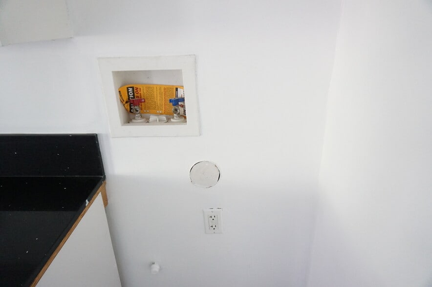 Building Photo - 14820 Devonshire St