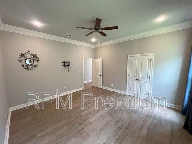 Building Photo - 1271 Rockport St