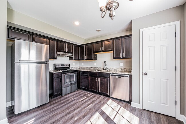 Building Photo - 195 Creekwood Ave