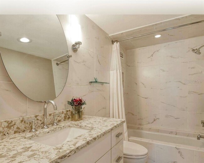 Building Photo - 2525 Gulf of Mexico Dr