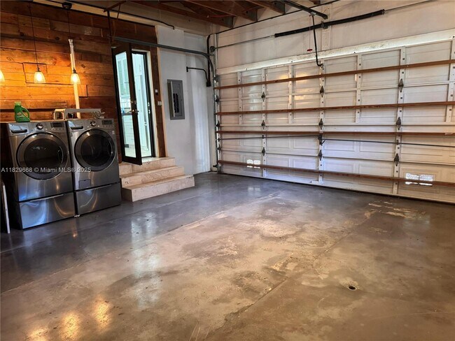 Building Photo - 5930 SW 80th St
