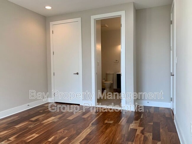 Building Photo - 842 N American St