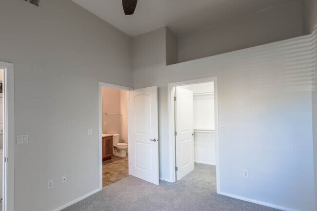 Building Photo - Great 2 Bedroom Southwest Vegas Condo With 1 Car Detached Garage