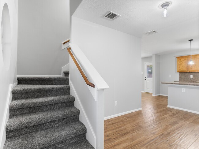 Building Photo - 1023 Santa Fe Ct