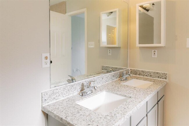 Building Photo - 6510 Larissa Cir