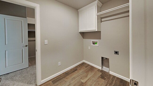 Building Photo - Very nice 3 Bedroom, 2 Bathroom 2 Car garage with Storm Shelter in East Edmond