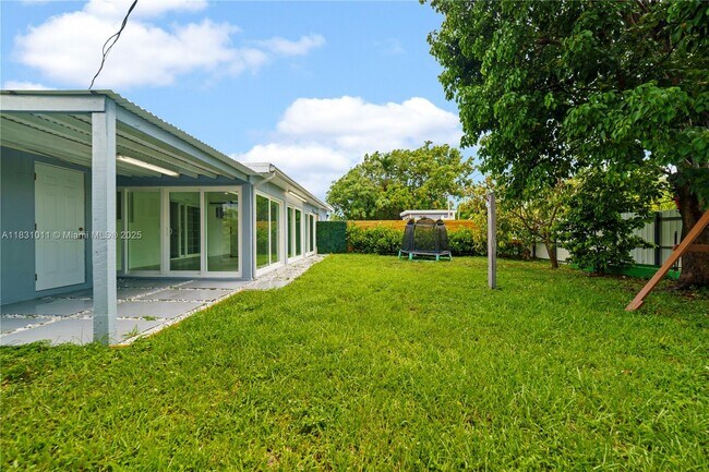 Building Photo - 16400 SW 100th Ct