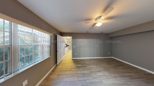 Building Photo - 2224 Fan Palm Dr