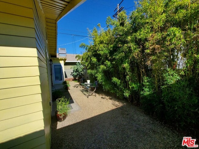 Building Photo - 2666 Cimarron St