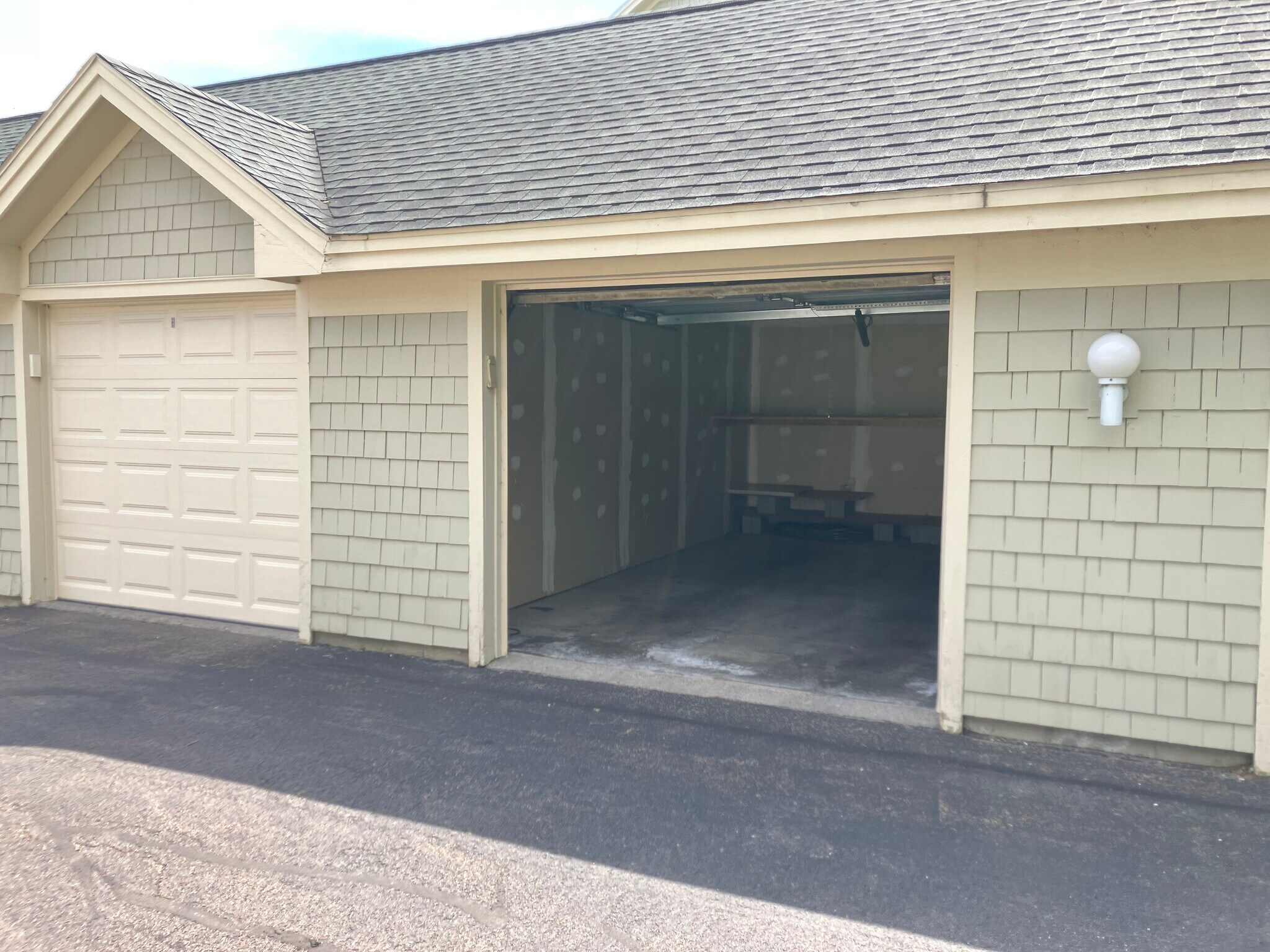Building Photo - 1406 Greymoor Way