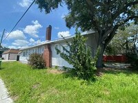 Building Photo - 601 8th St W