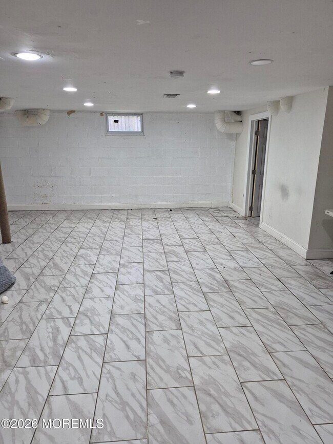 Building Photo - 247 Perrine Ave