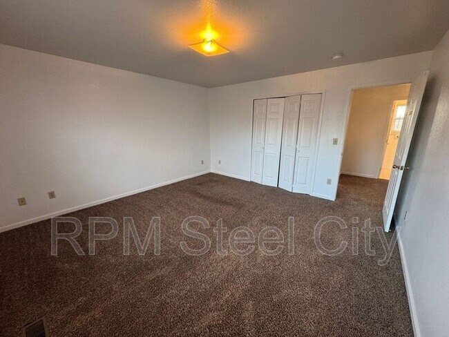 Building Photo - 498-498 W Bellflower Dr