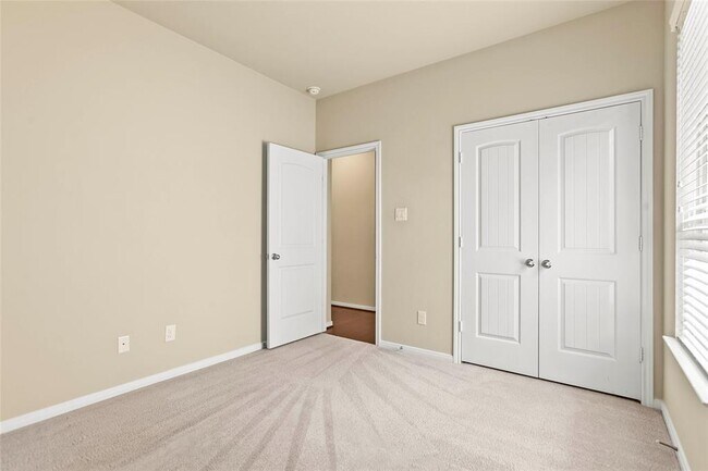 Building Photo - 2474 Garden Shadow Dr