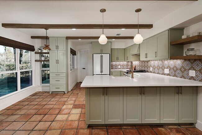 Building Photo - 15 Crinkleroot Ct