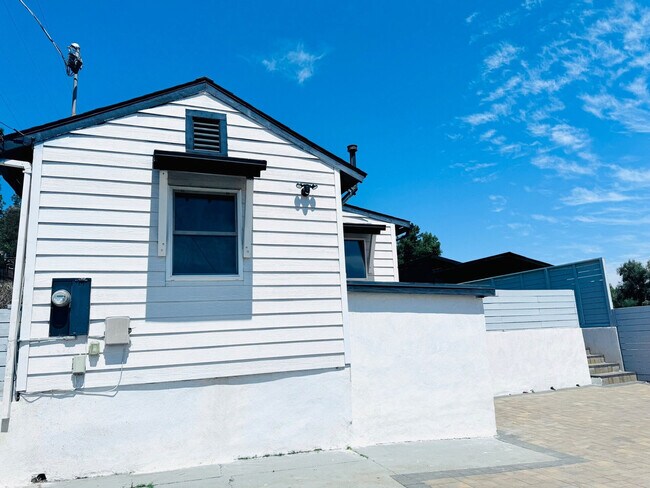 Building Photo - 3831 Rogers Rd