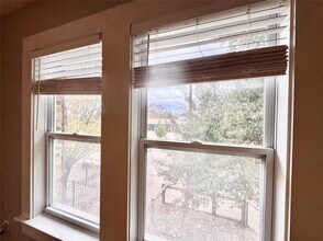 Building Photo - 629 E 11th St