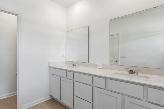 Building Photo - 2743 Skyline Lp