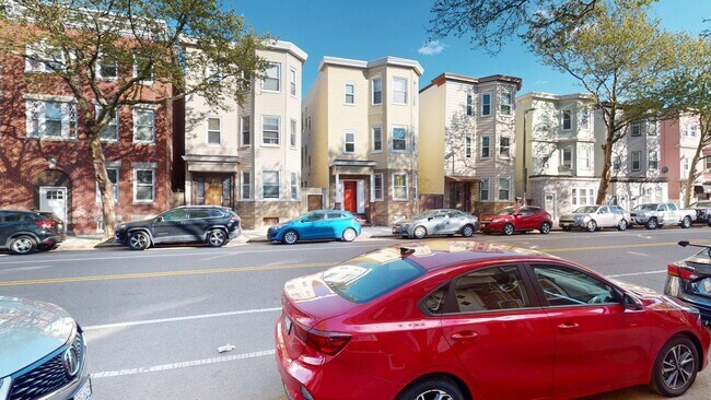 Building Photo - 205 Chelsea St