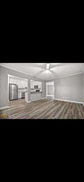 Building Photo - 325 Winding River Dr