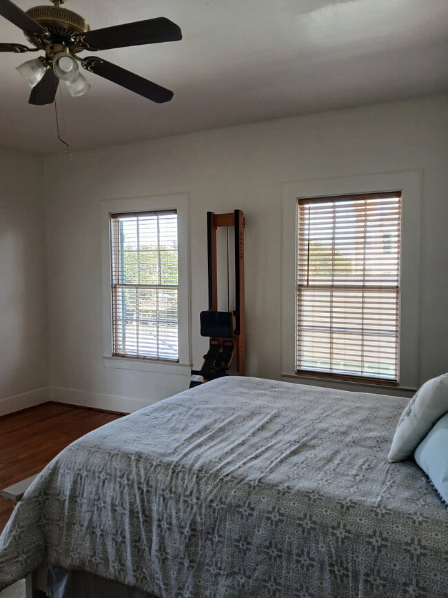 Building Photo - 3409 Avenue L