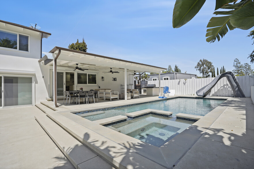 Building Photo - 16544 Park Lane Dr