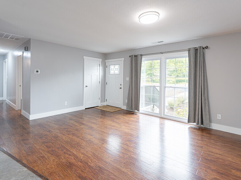 Building Photo - 3 Southwicke Ct