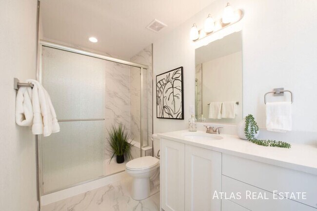 Building Photo - 3645 Verde Dr