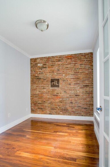 Building Photo - Lexington Avenue