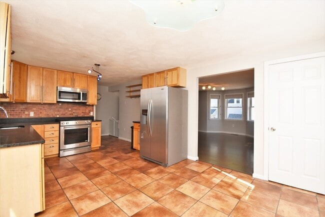 Building Photo - 191 Adams St