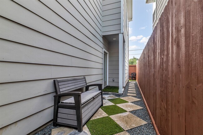 Building Photo - 5021 Nichols St