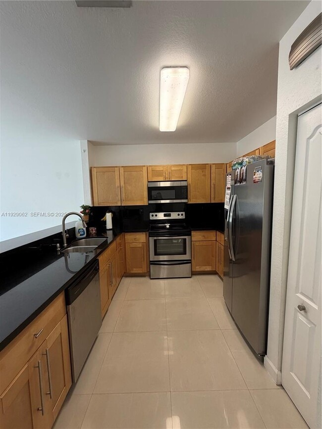 Building Photo - 956 SW 148th Pl