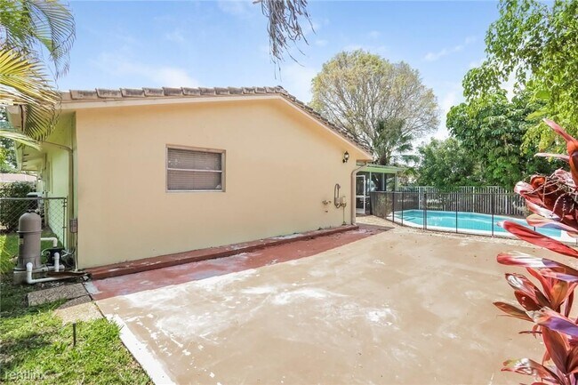 Building Photo - 3 br, 2 bath House - 11799 NW 26th St
